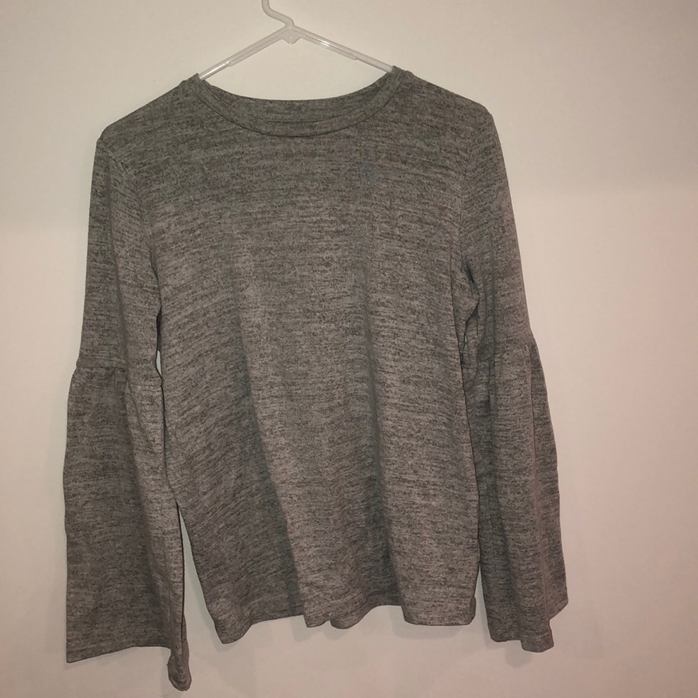 heather grey top with flare sleeves